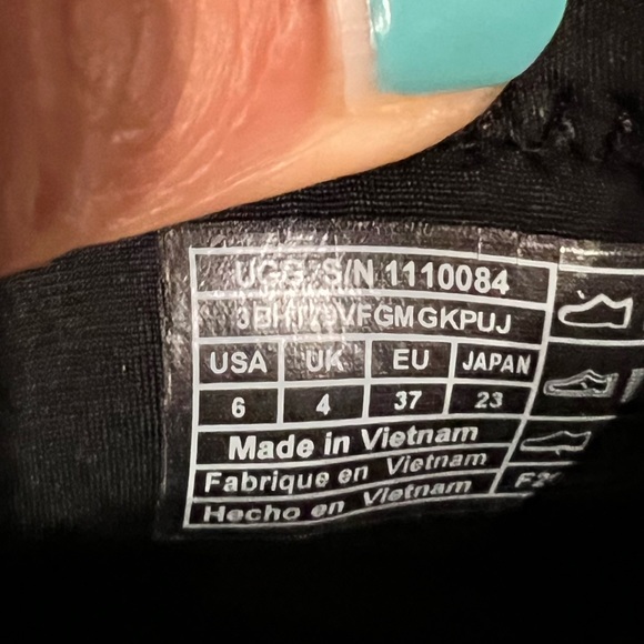 Ugg slip ons. Only wore once! Size 6. So Unique you won’t find anywhere else! - Picture 4 of 4